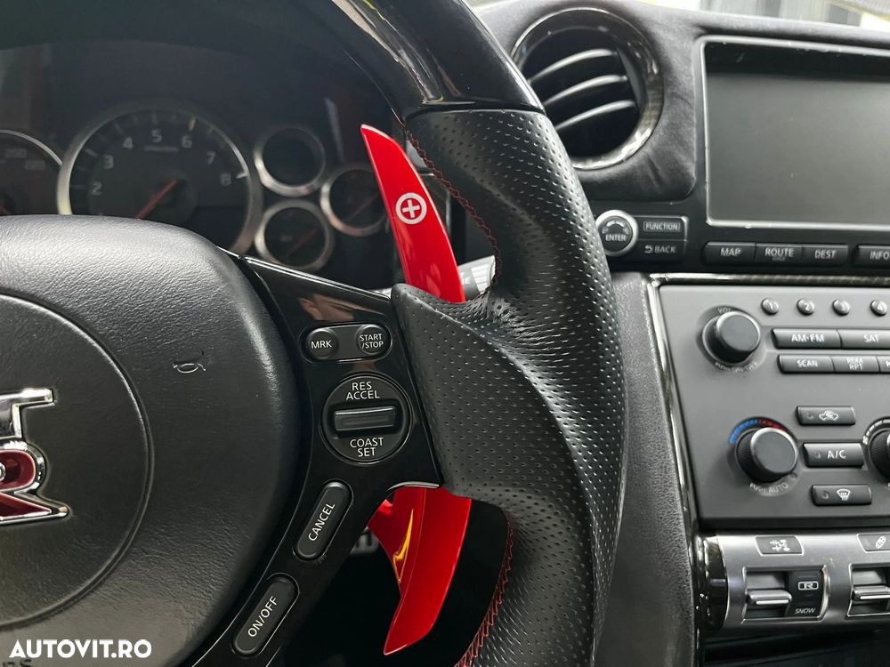 Nissan GT-R Standard - 13
