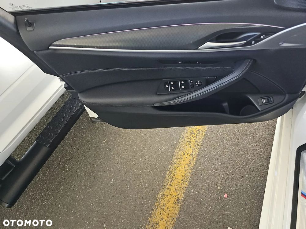 BMW Seria 5 530i xDrive mHEV M Sport sport - 18