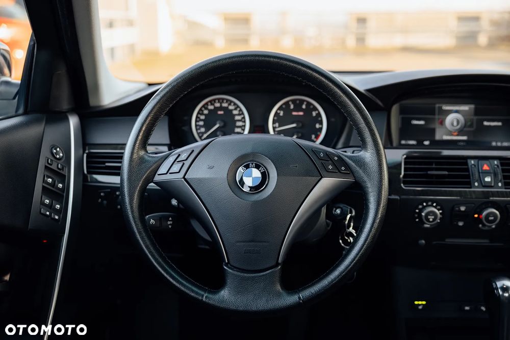 BMW Seria 5 545i - 27