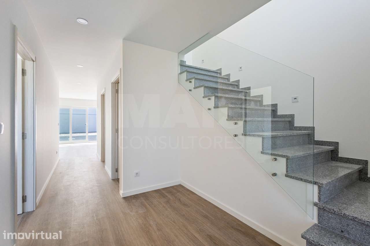 Moradia nova T4 com quintal e garagem - Grande imagem: 4/39