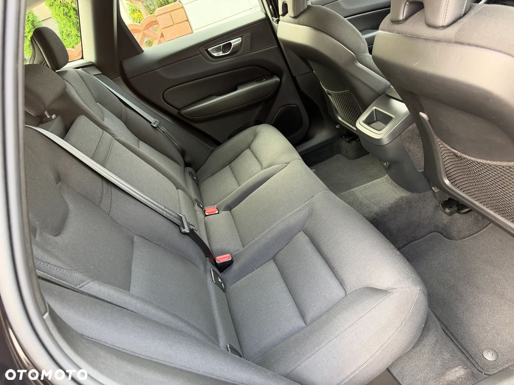 Volvo XC 60 B4 B Momentum Pro - 33