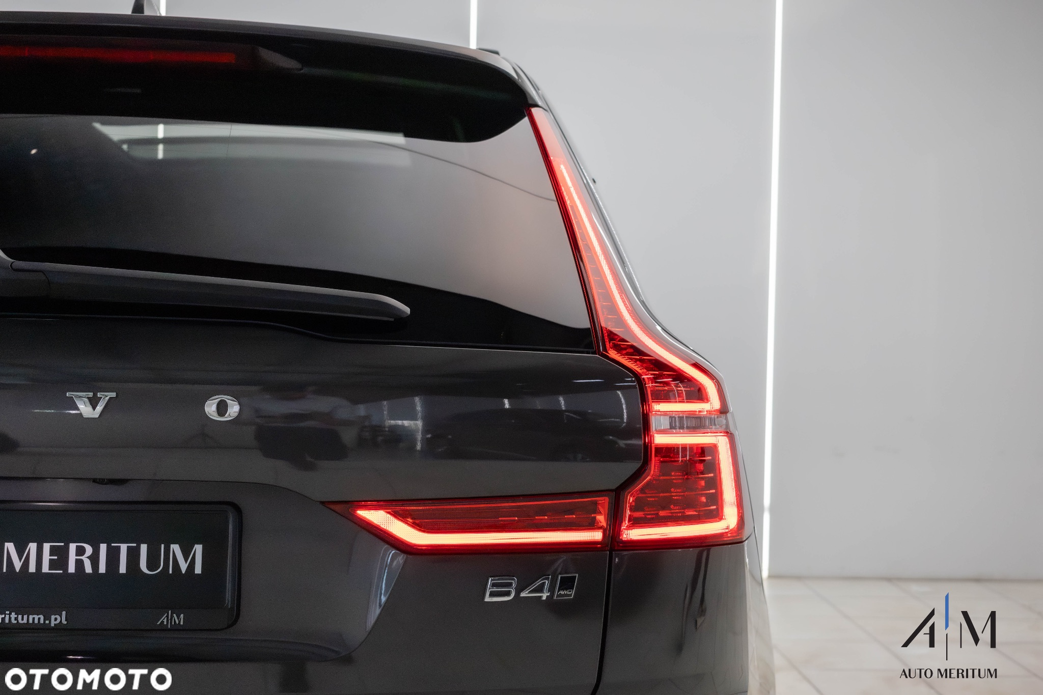 Volvo XC 60 B4 D AWD Plus Dark - 10