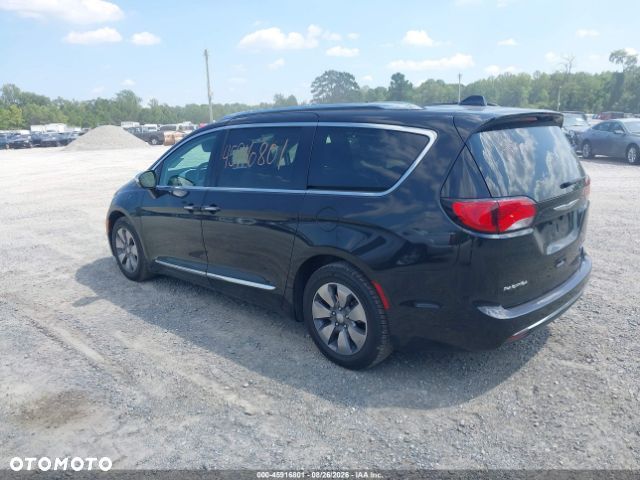 Chrysler Pacifica - 3