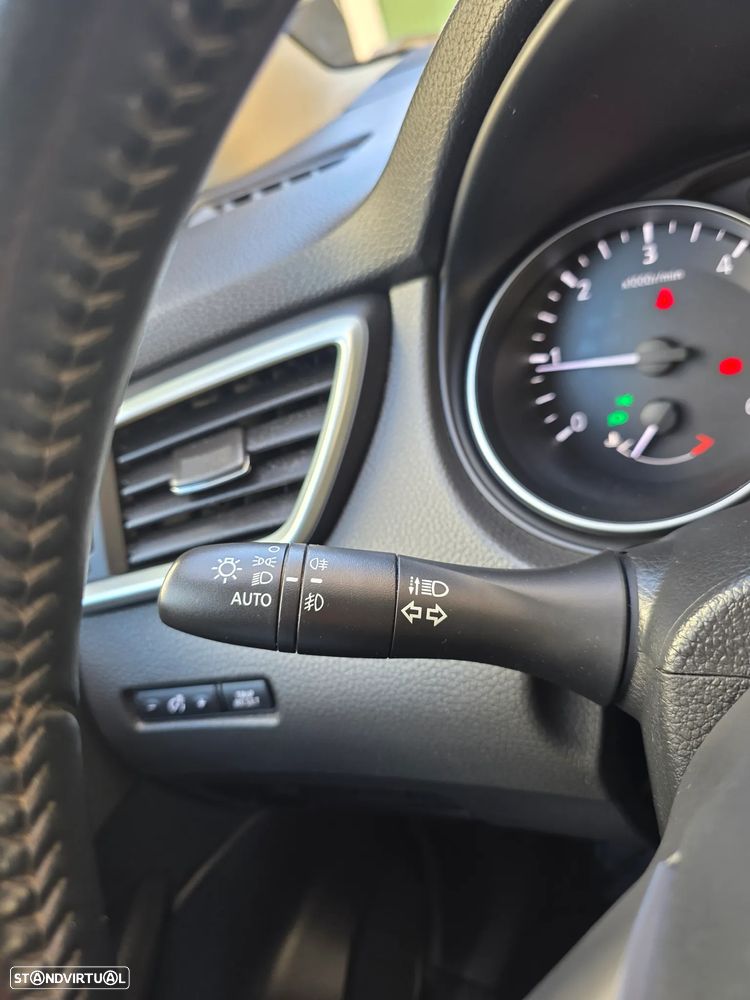 Nissan Qashqai 1.5 dCi N-Connecta Led - 40