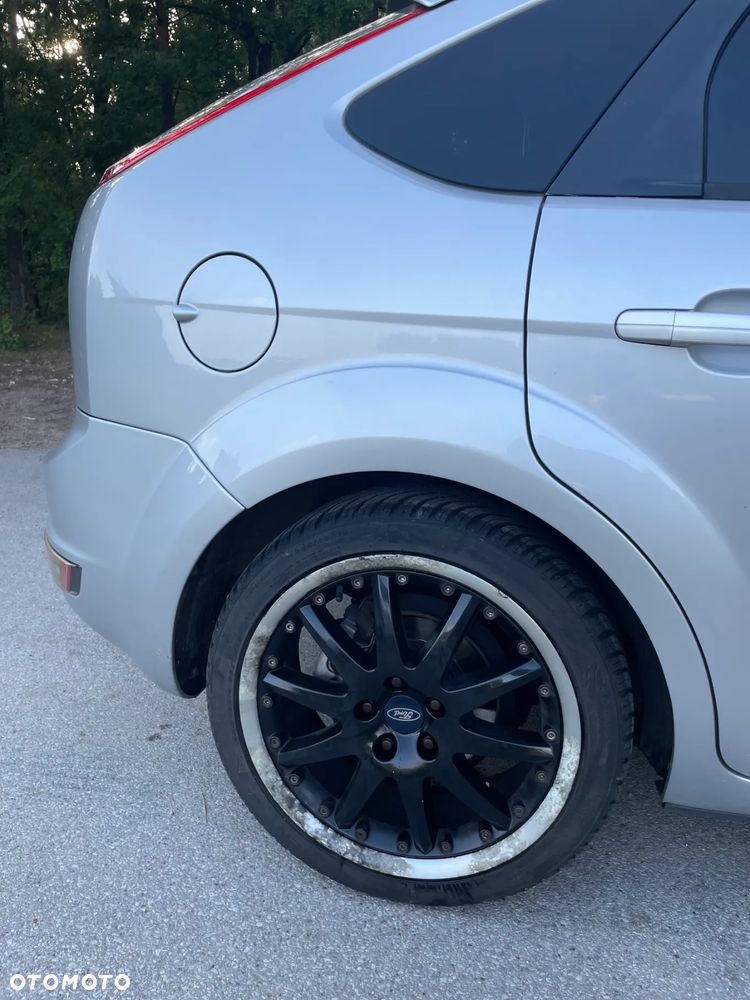 Ford Focus 1.8 Titanium - 12