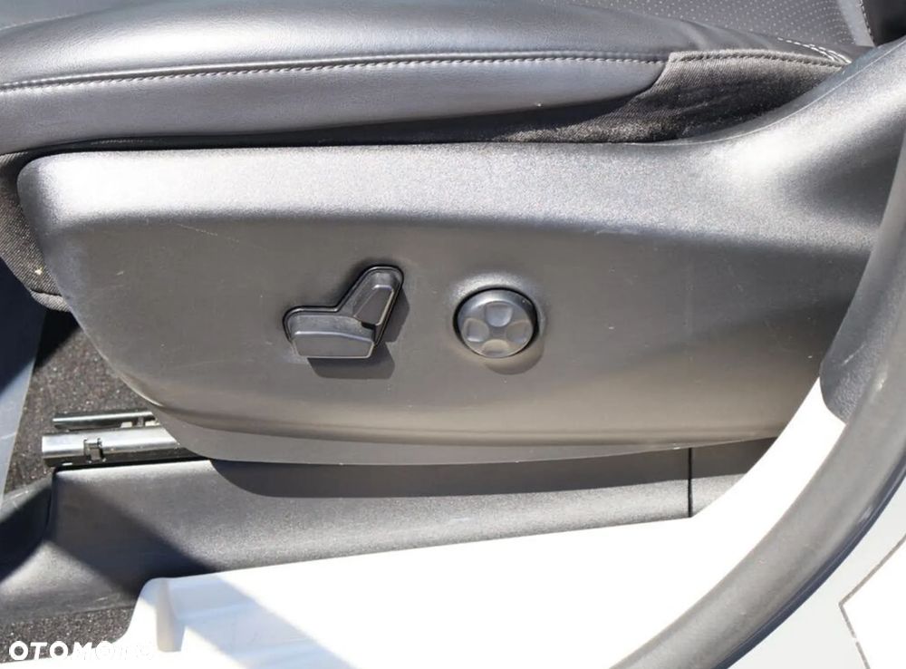 Chrysler Pacifica - 32