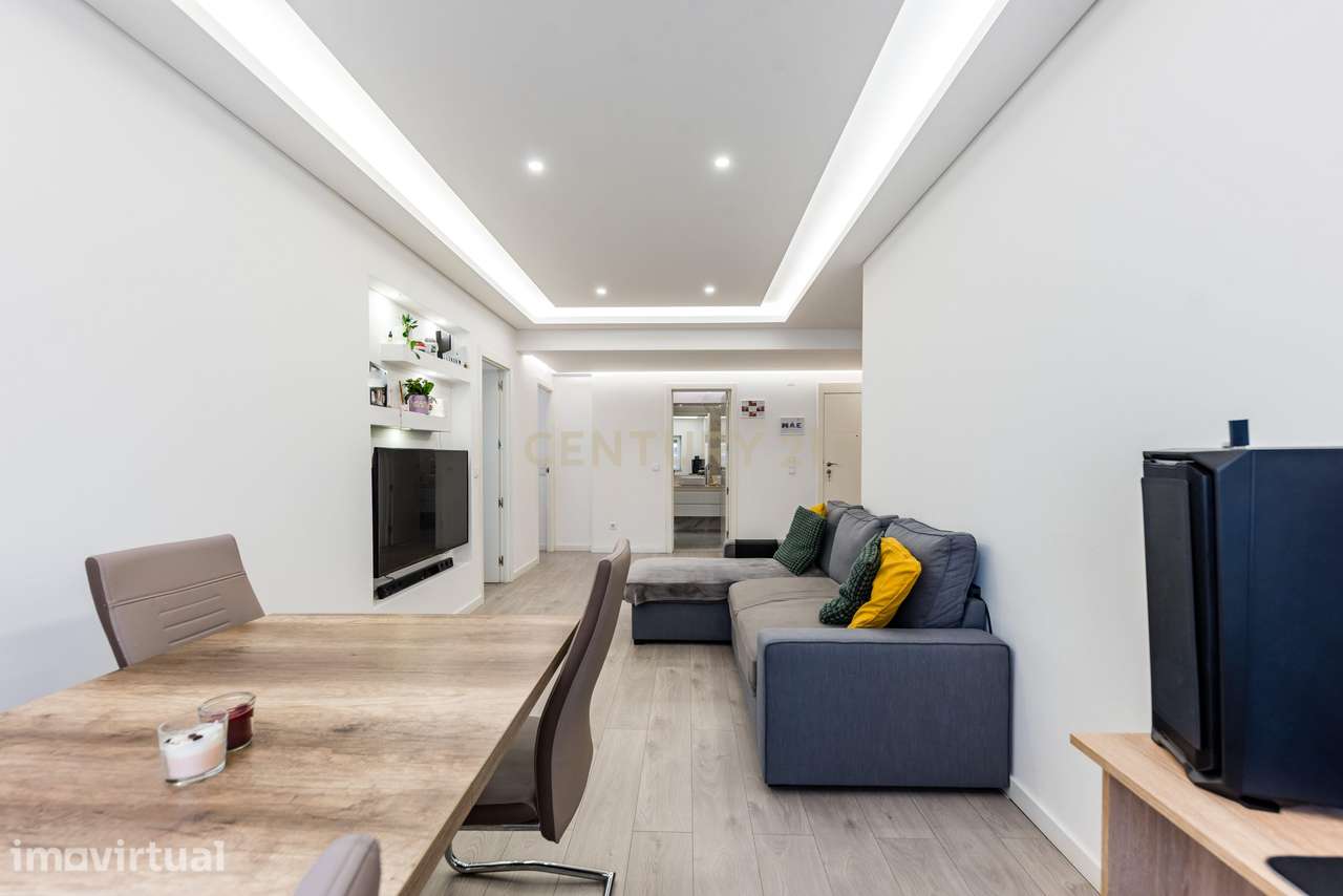 T2 remodelado no centro do Cacém - Grande imagem: 2/31