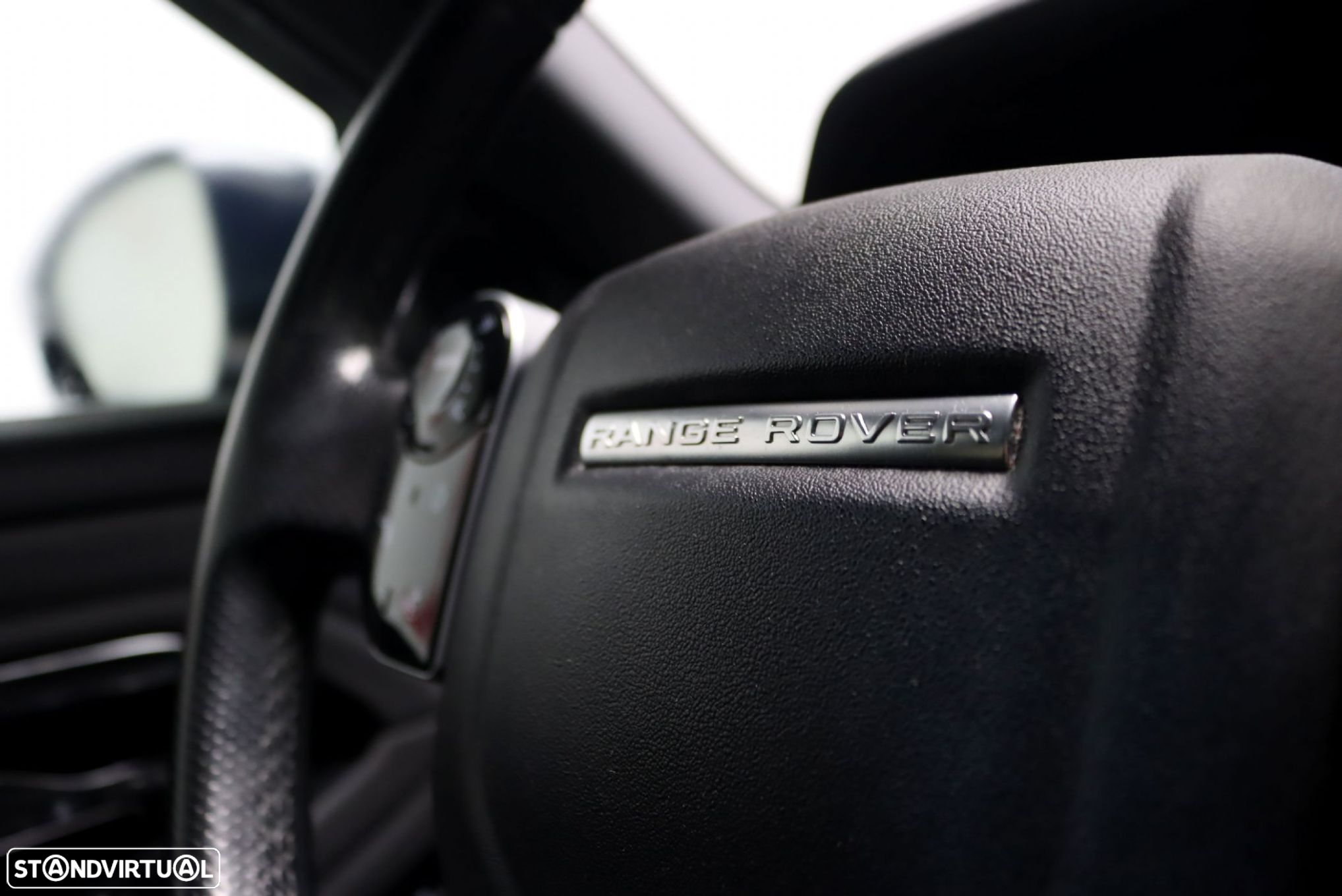 Land Rover Range Rover Evoque 2.0 D150 AWD R-Dynamic SE Auto - 23