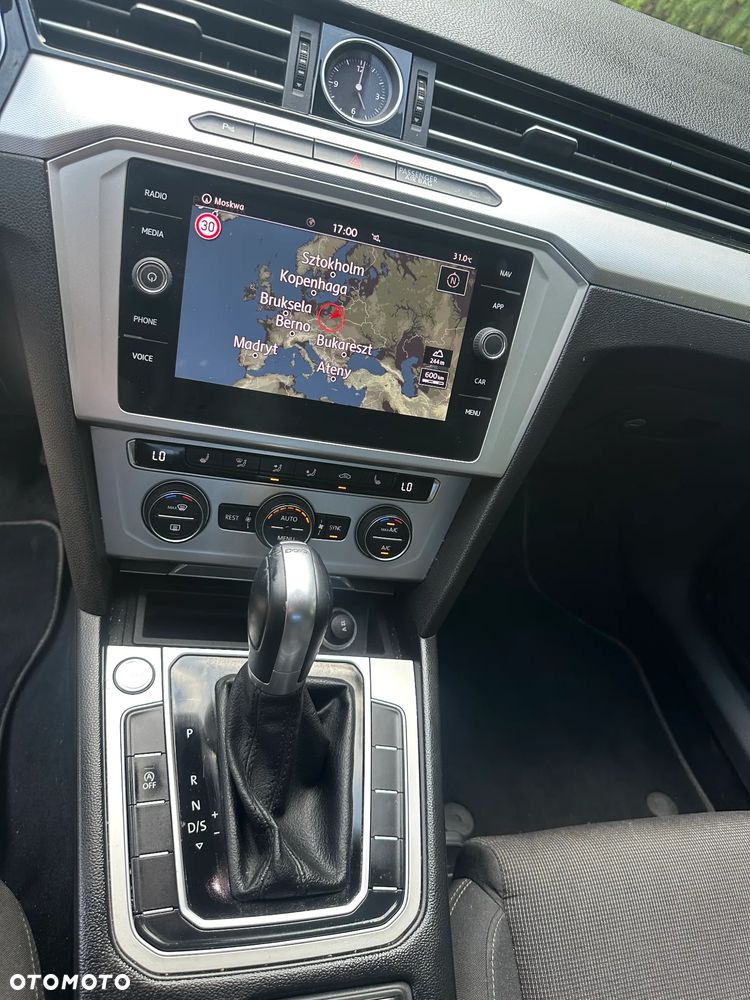 Volkswagen Passat 2.0 TDI SCR Trendline DSG - 22