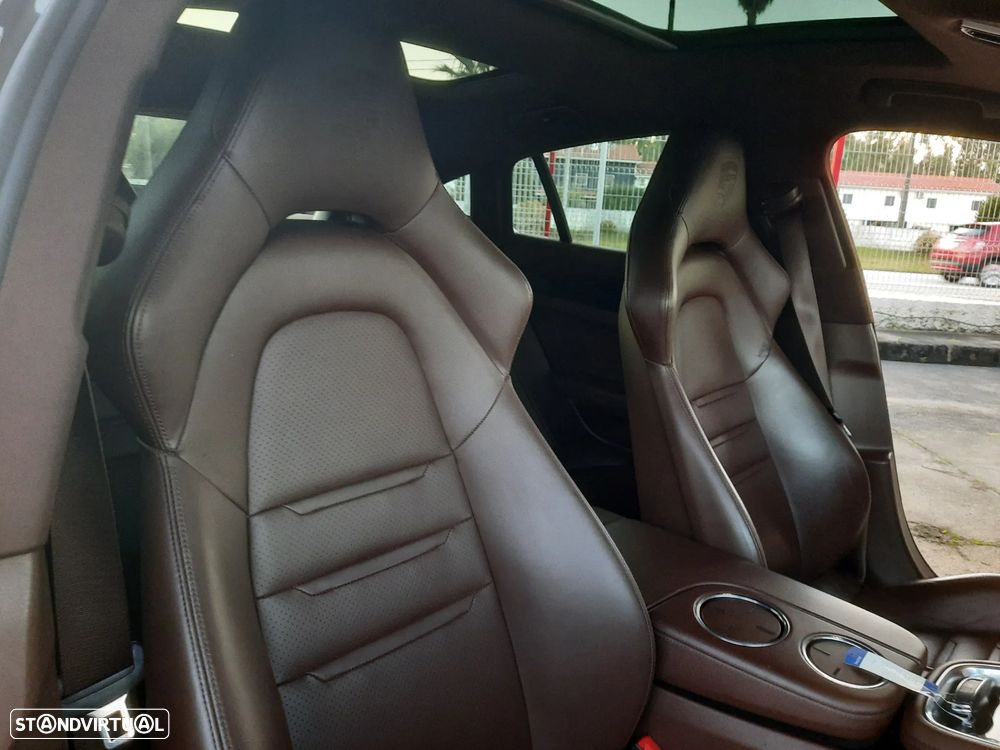 Porsche Panamera 4 E-Hybrid - 38