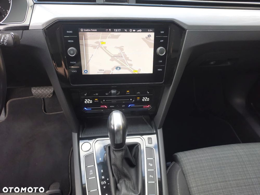 Volkswagen Passat Variant 2.0 TDI SCR DSG 4Motion Elegance - 10