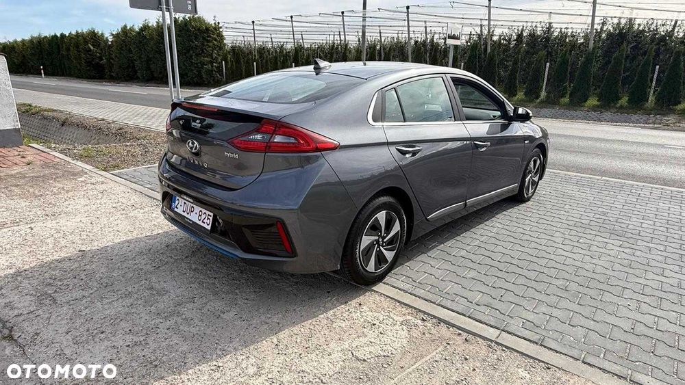 Hyundai IONIQ - 3