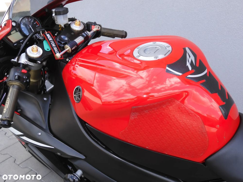 Yamaha R1 - 40