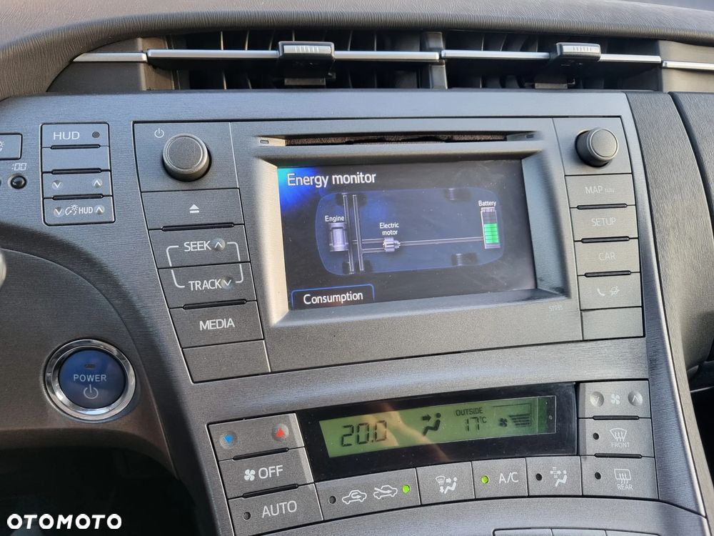Toyota Prius (Hybrid) Life - 28