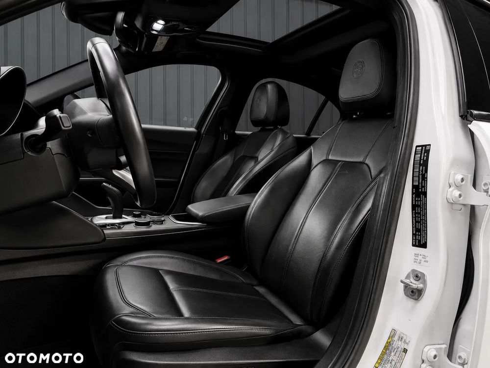Alfa Romeo Giulia 2.0 Turbo TI Q4 - 11