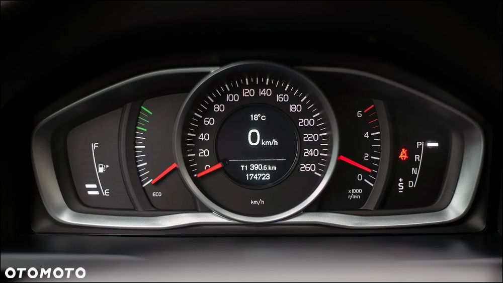 Volvo V60 Cross Country - 19