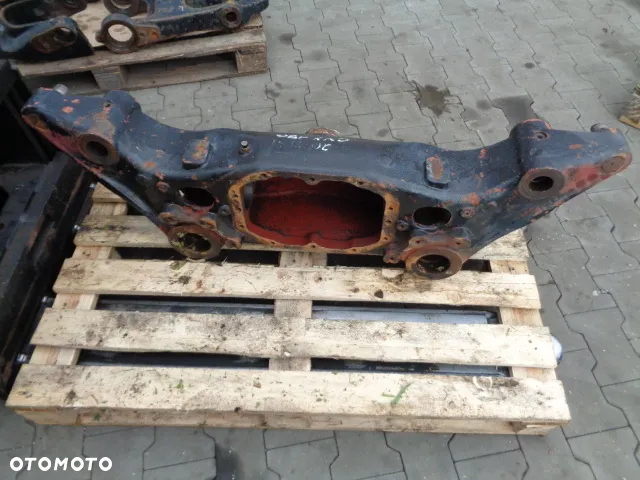 Obudowa środkowa belka mostu Carraro 20.29SI Case CVX170 - 8