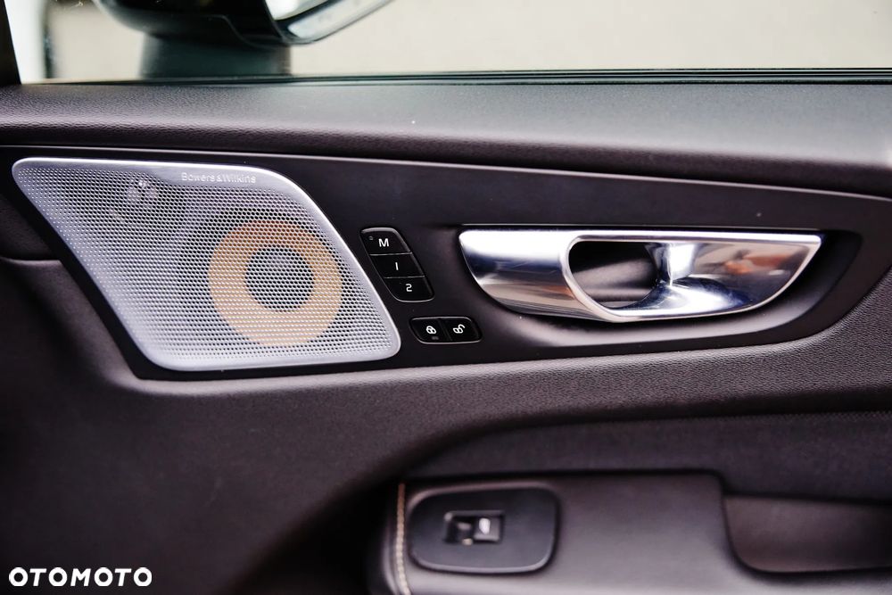 Volvo XC 60 D4 SCR AWD R-Design - 37