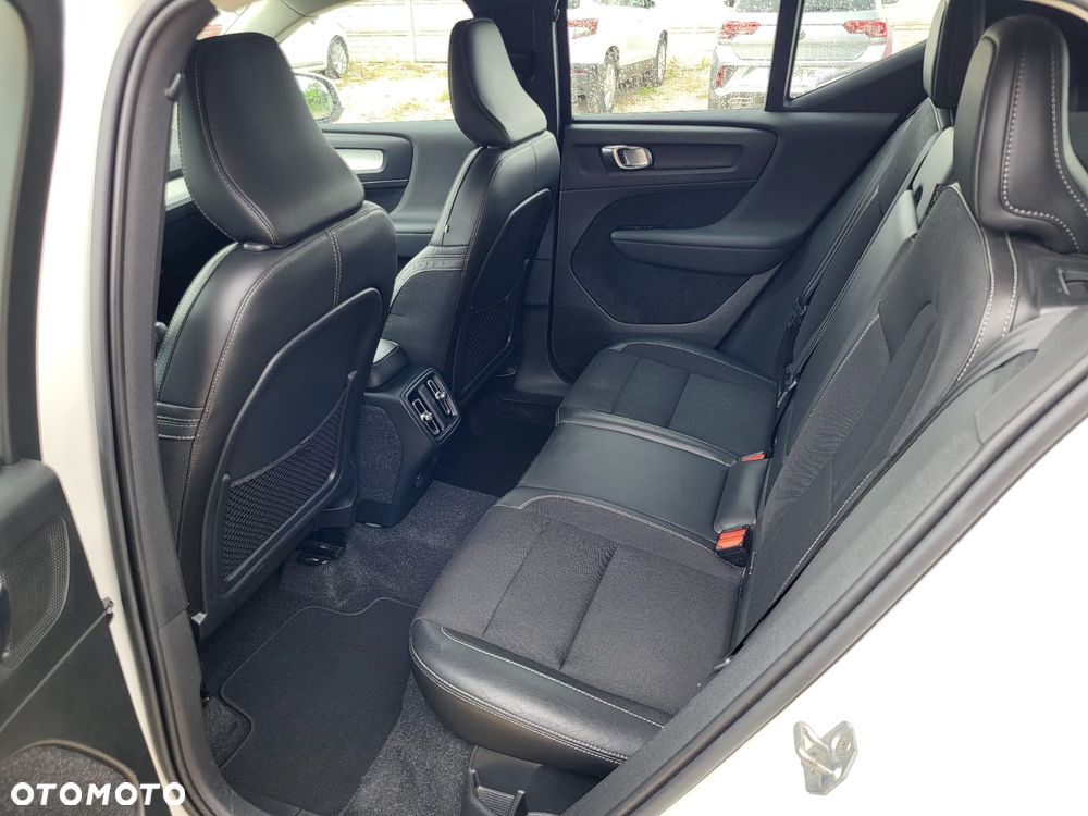 Volvo XC 40 D3 SCR Momentum - 27