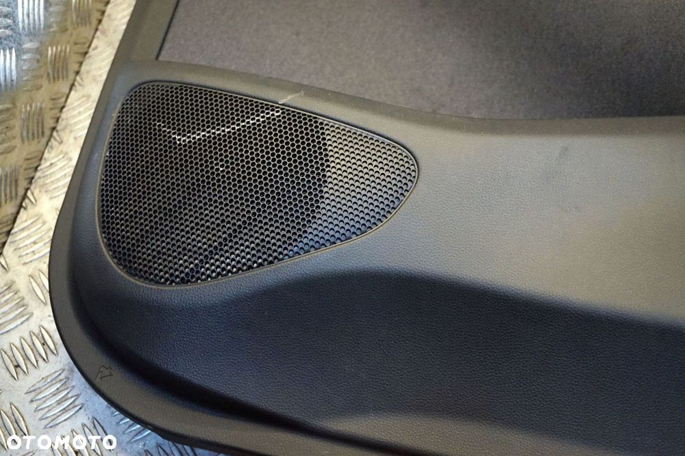 BOCZEK TAPICERKA DRZWI PRAWY PRZÓD YARIS CROSS 67610-0DP20-C3 TOYOTA 2020- - 2