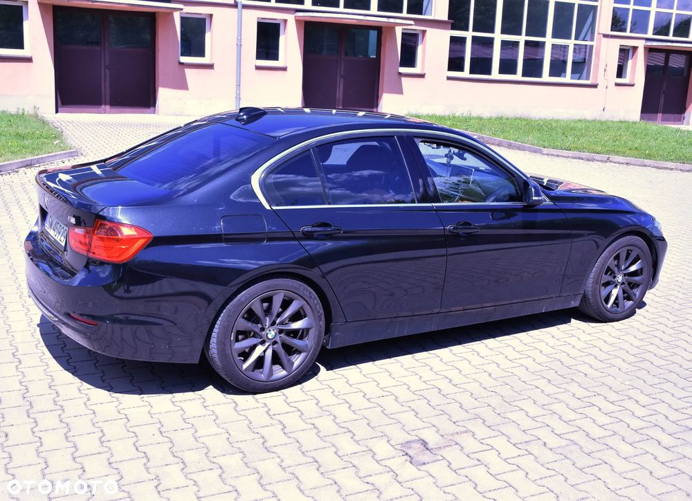 BMW Seria 3 320d Efficient Dynamic Edition Luxury Line - 2