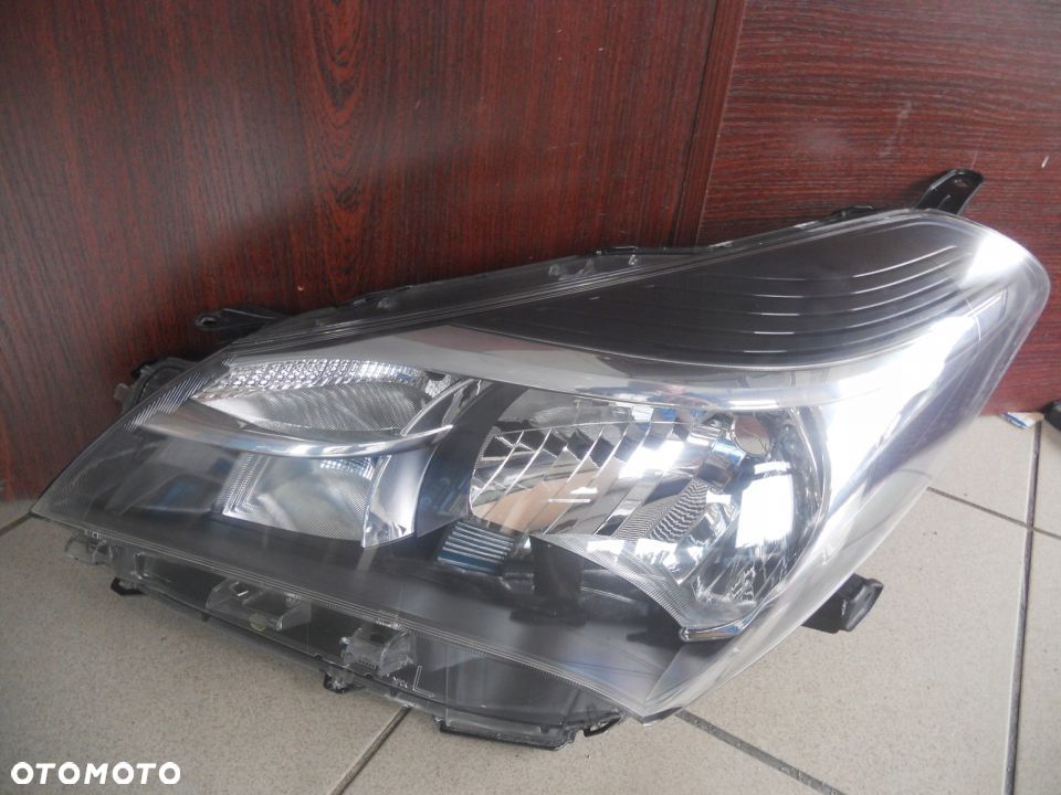 TOYOTA YARIS 3 III LIFT LEWY REFLEKTOR EUROPA - 1