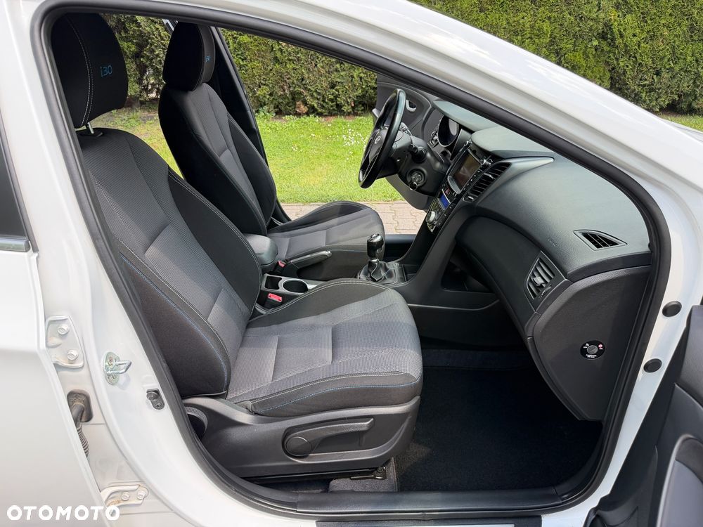 Hyundai i30 blue 1.6 GDI Passion - 23