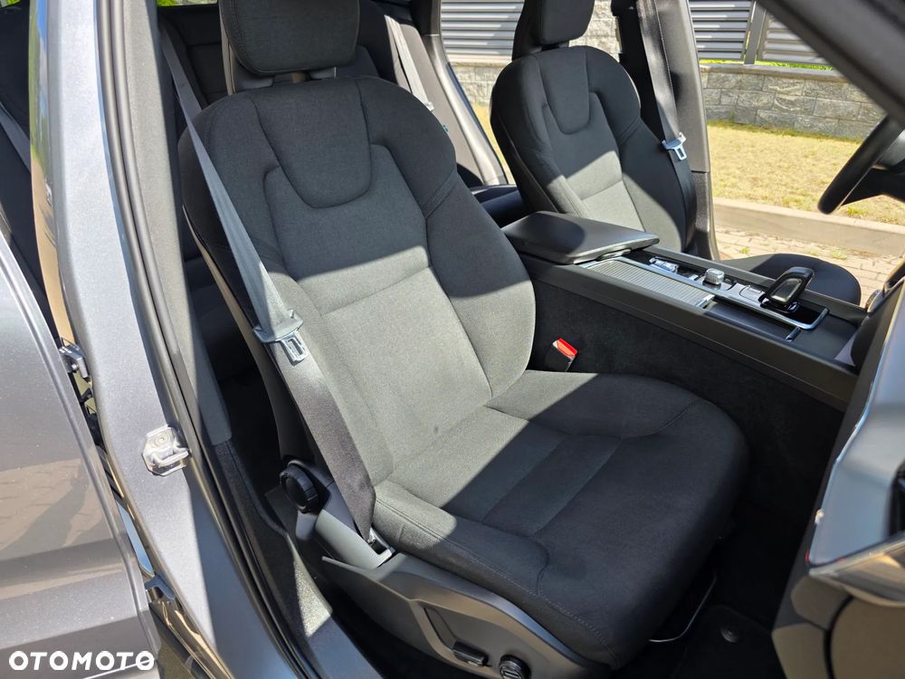 Volvo XC 60 B4 B Momentum Pro - 30