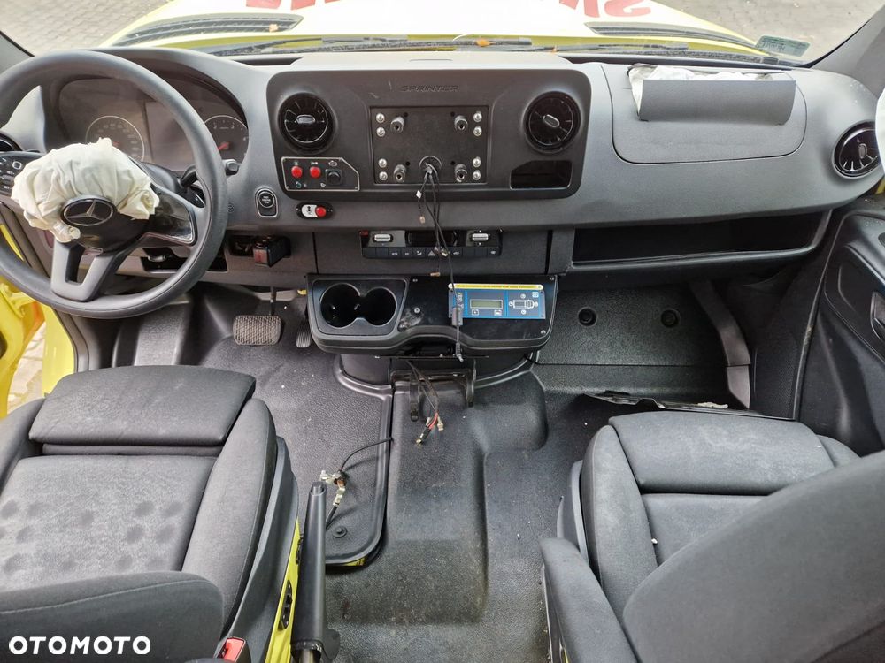 Mercedes-Benz Sprinter - 11