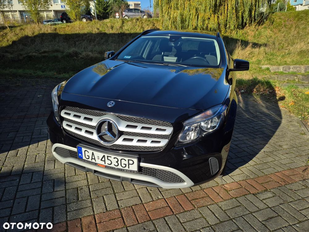 Mercedes-Benz GLA 180 7G-DCT - 3