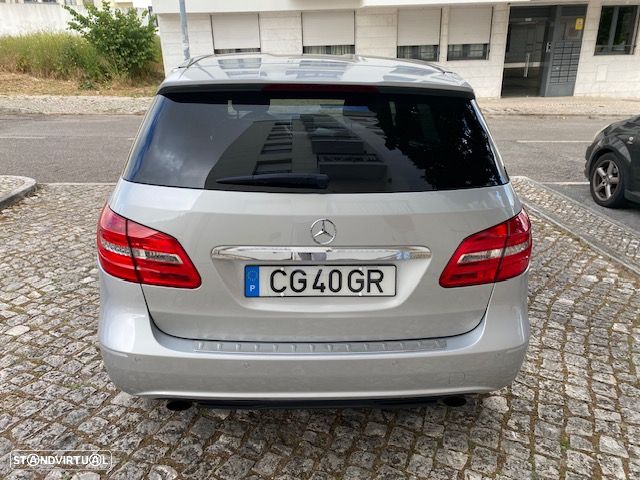 Mercedes-Benz B 180 d AMG Line - 12