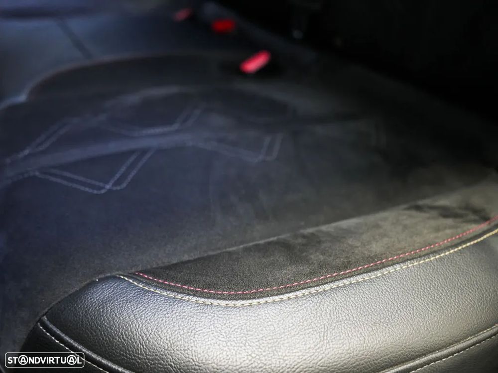 DS DS7 Crossback E-Tense Performance Line EAT8 - 33