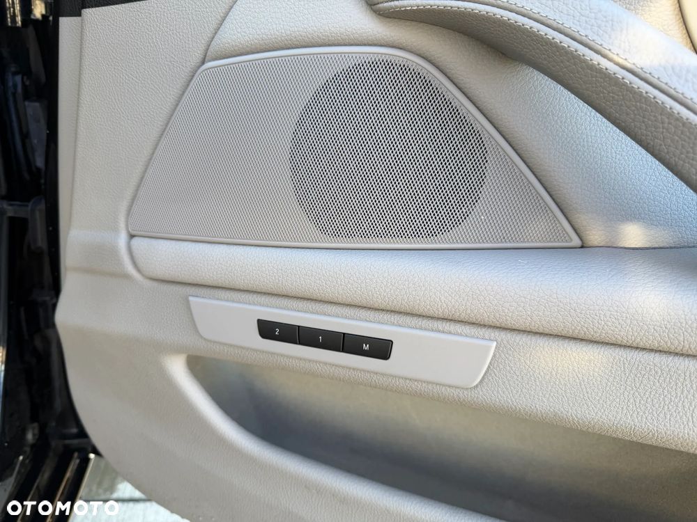 BMW Seria 5 535d xDrive - 14