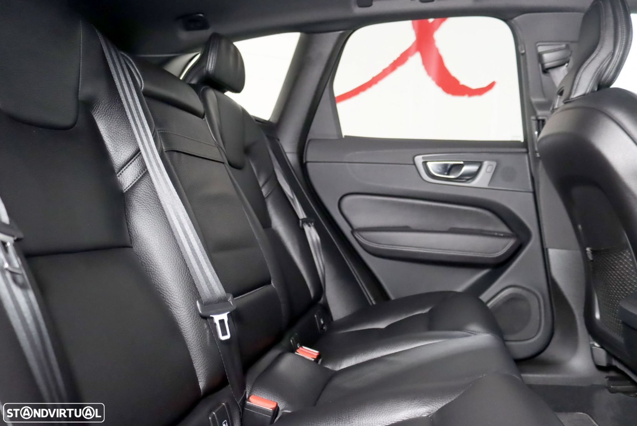 Volvo XC 60 2.0 D4 R-Design Geartronic - 24
