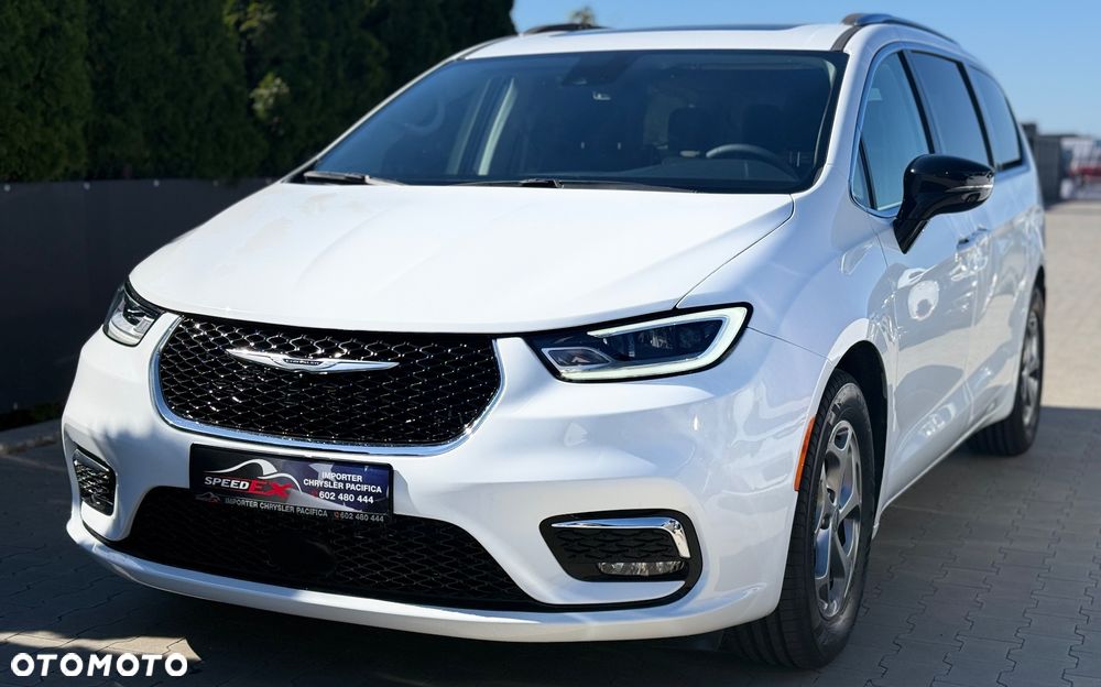 Chrysler Pacifica - 1