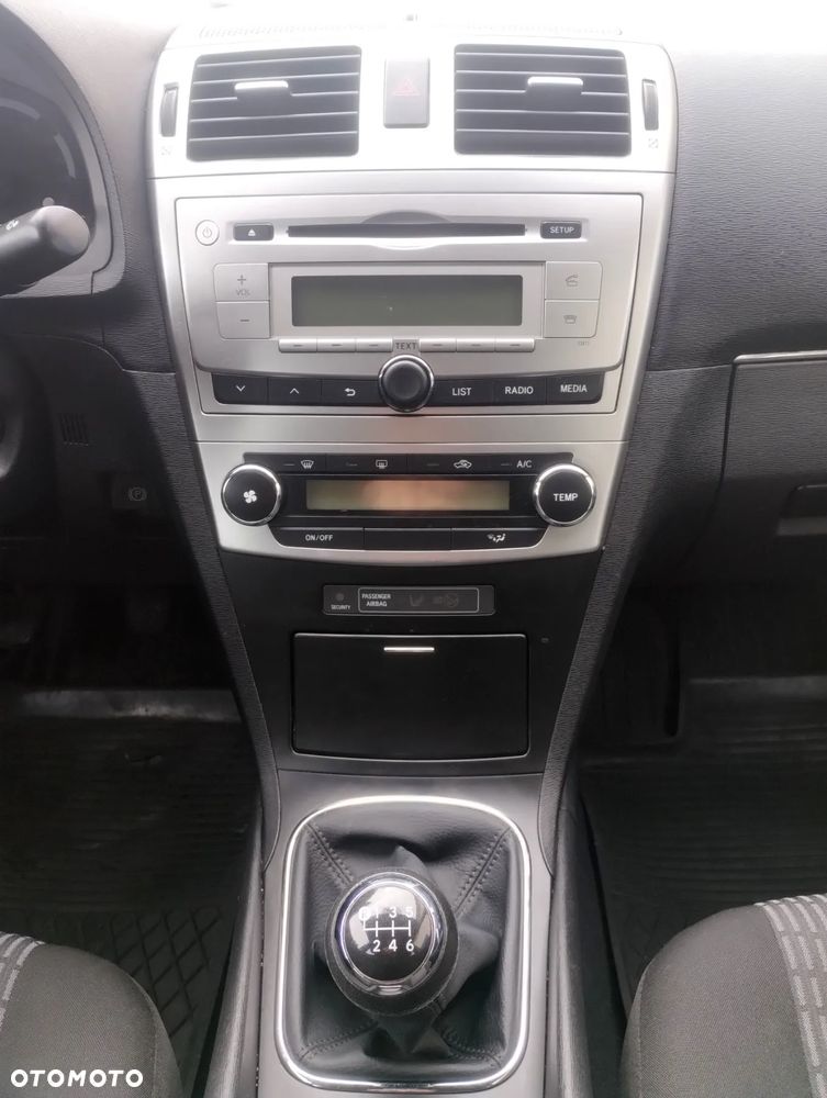 Toyota Avensis 2.0 D-4D Sol - 25