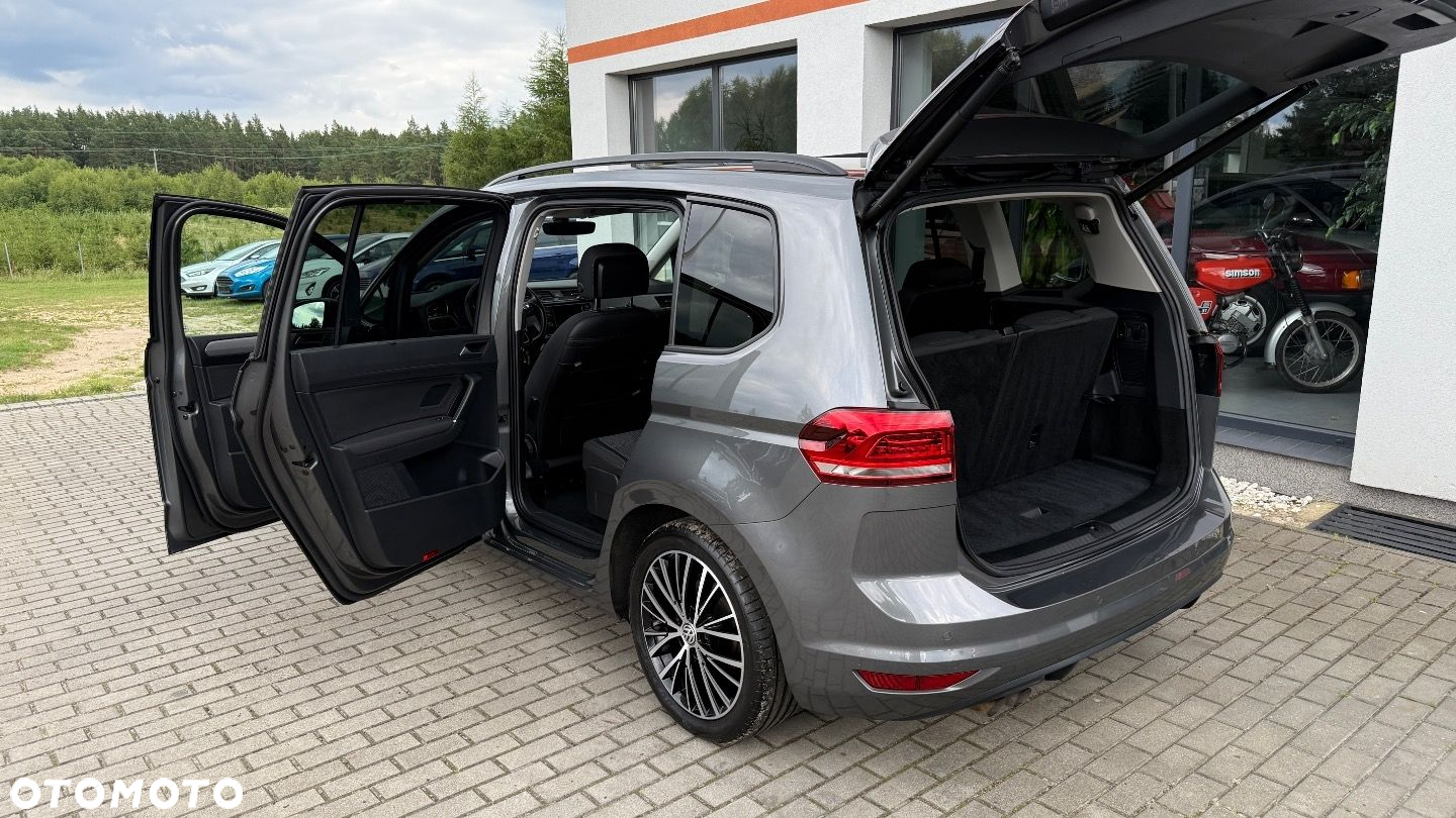 Volkswagen Touran - 14