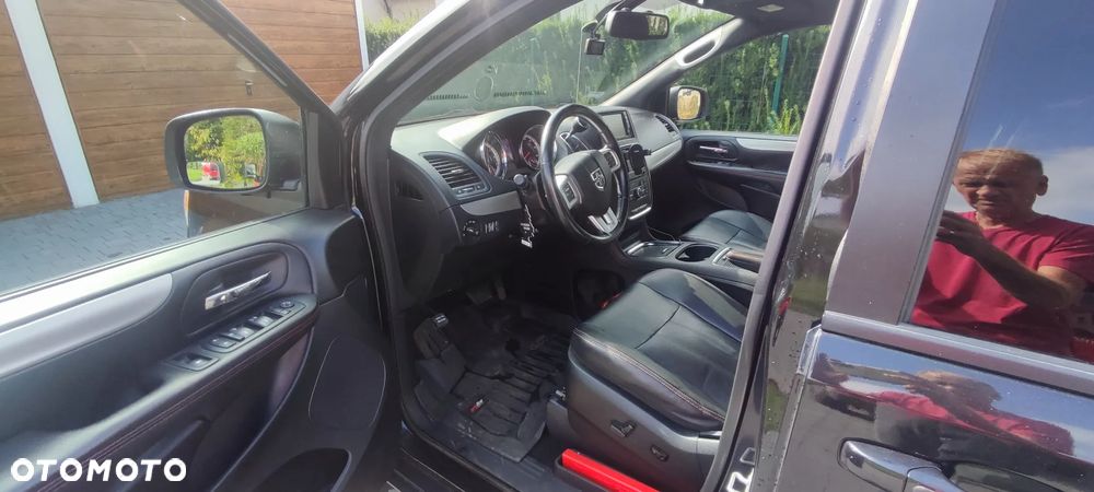 Dodge Grand Caravan - 8