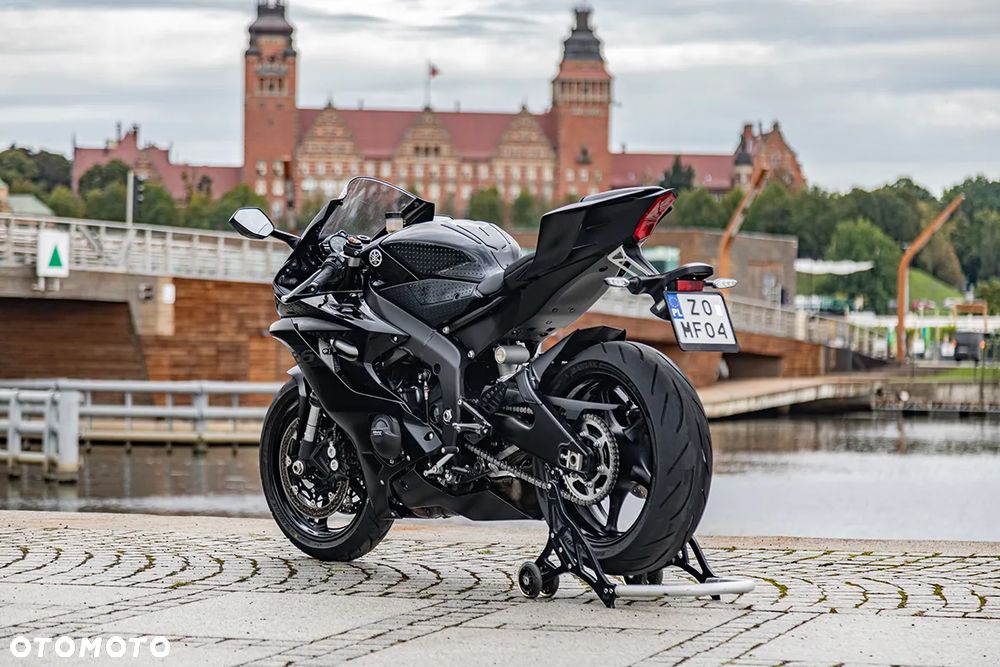 Yamaha R6 - 8