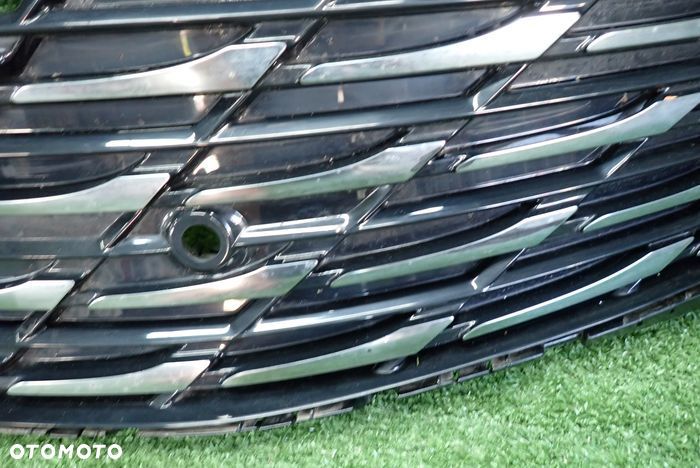 MG HS II 24- atrapa grill - 4