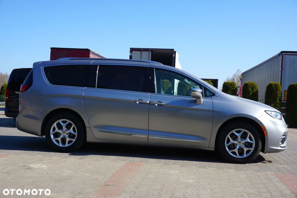 Chrysler Pacifica - 4