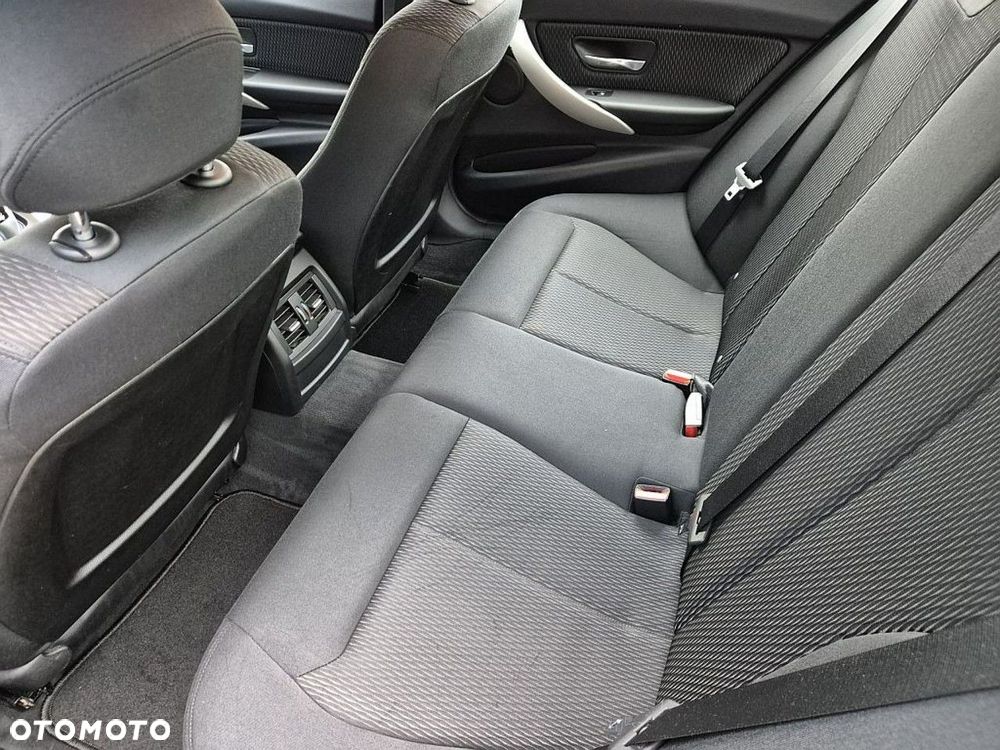 BMW Seria 3 320d Efficient Dynamic Edition - 24