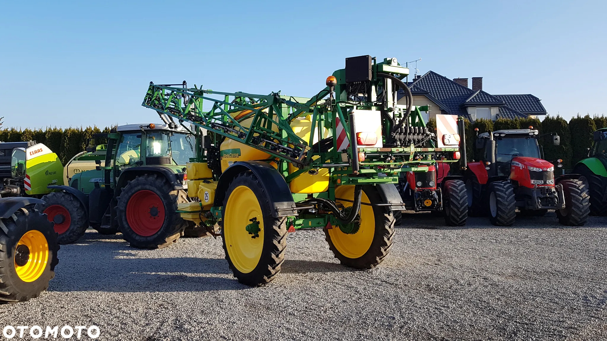 John Deere 832 - 9