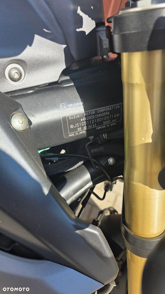 Suzuki GSR - 10