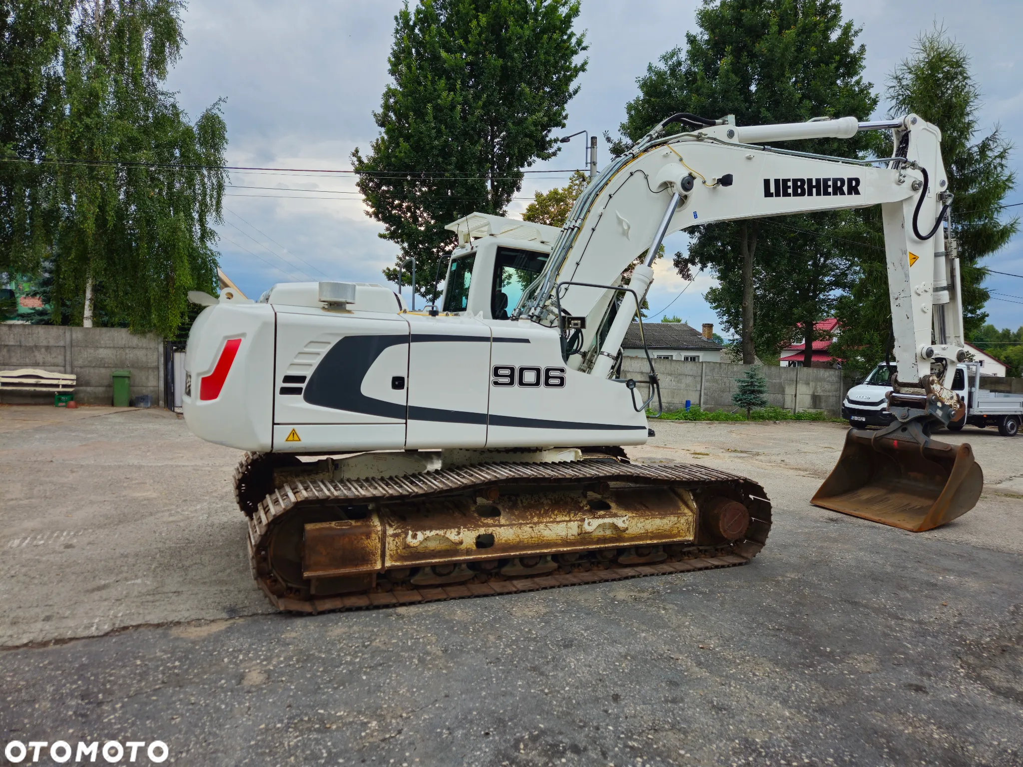 Liebherr R 906 - 5