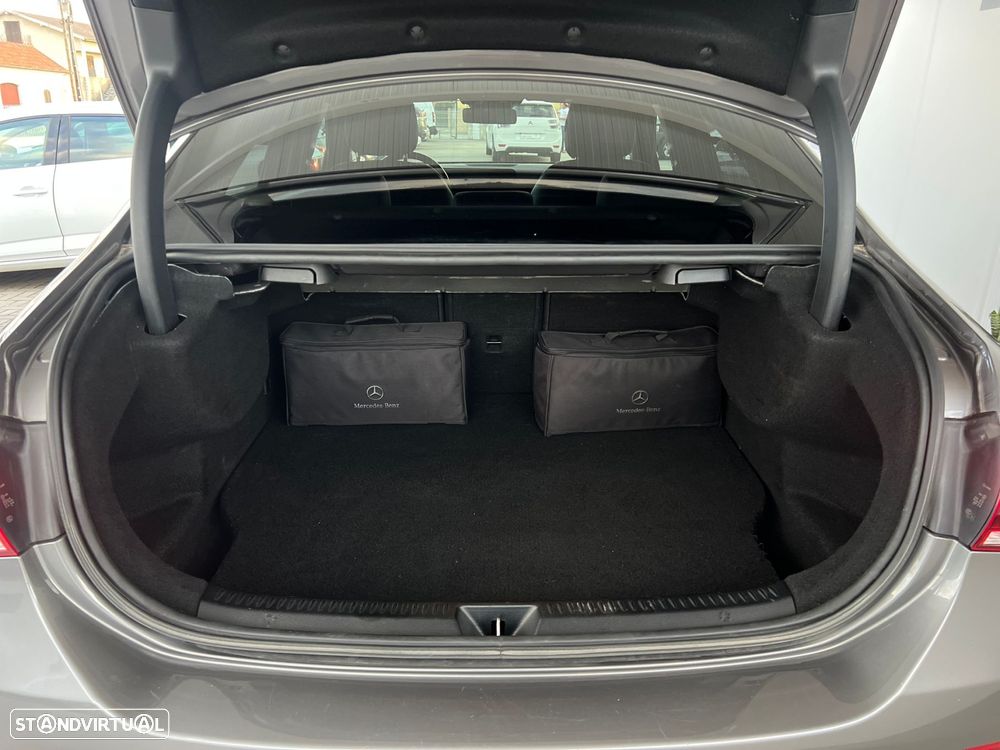 Mercedes-Benz A 250 Limousine e AMG Line - 26