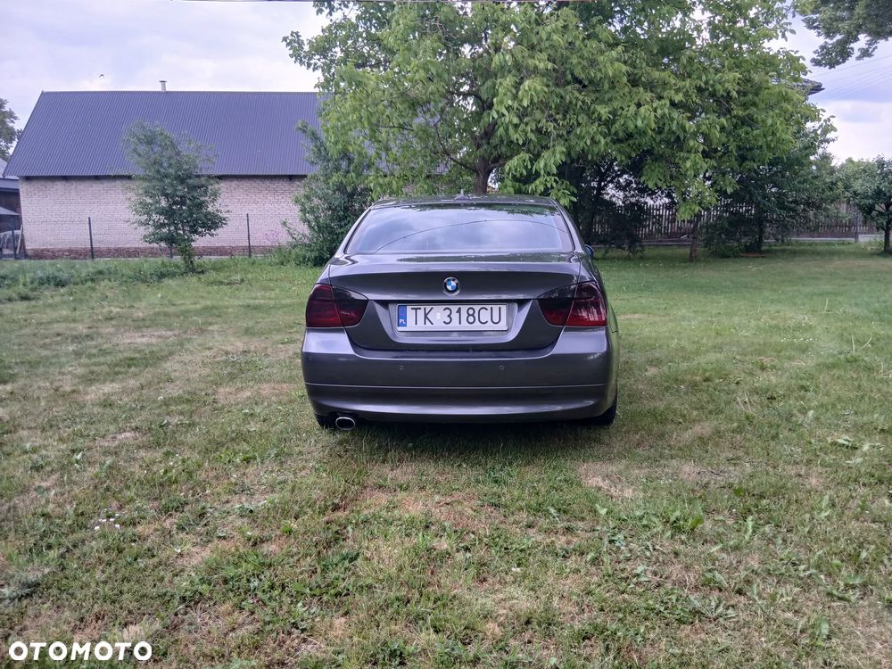BMW Seria 3 318i - 4