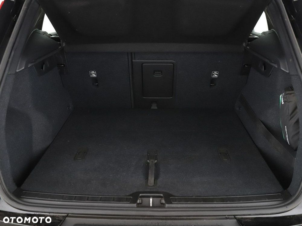Volvo XC 40 D4 AWD Momentum Pro - 21