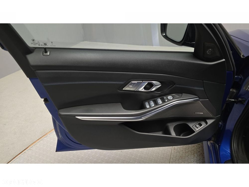 BMW Seria 3 320d xDrive M Sport - 17