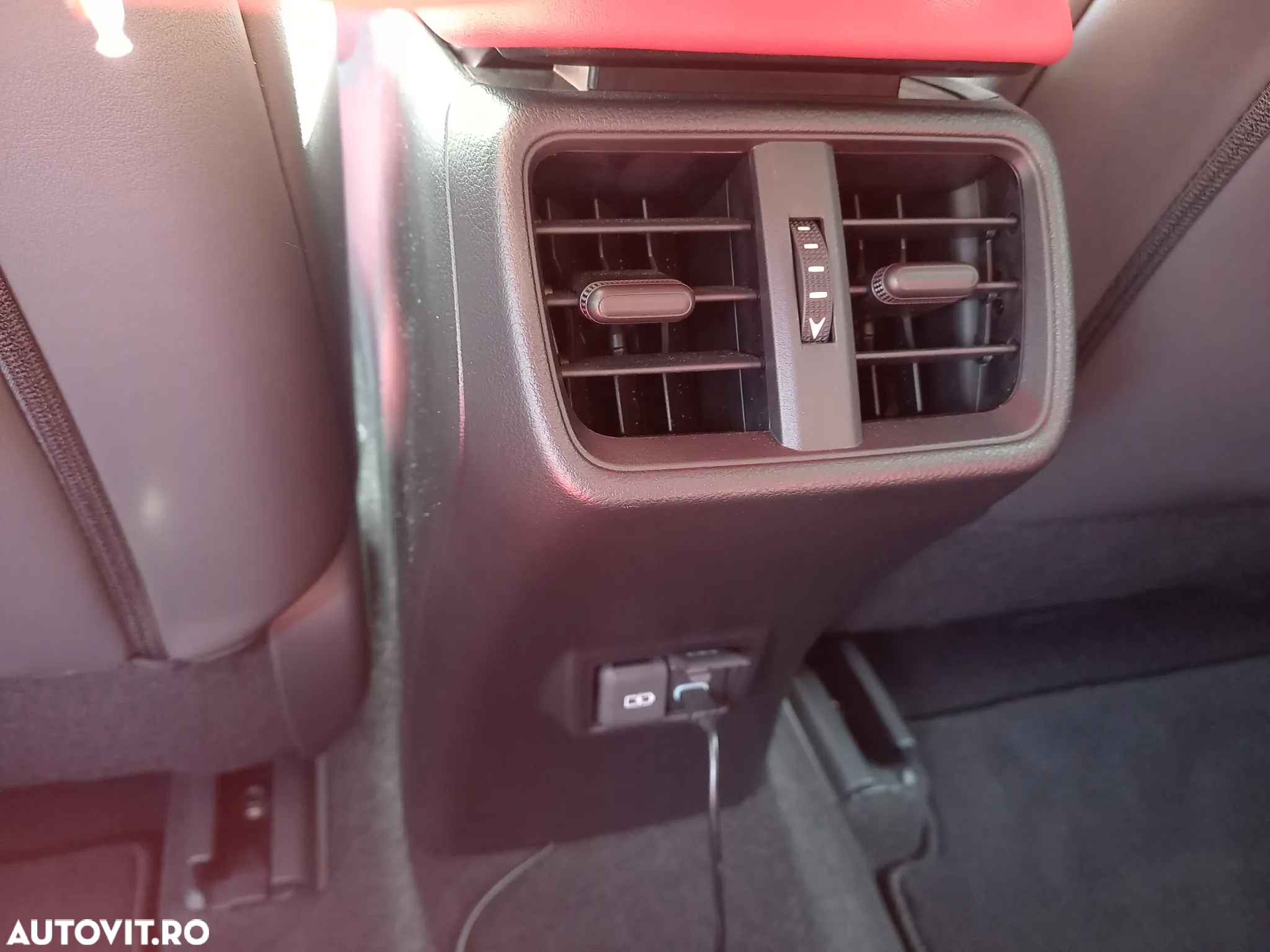 Lexus UX 250h 2.0L HEV 20H- (178 HP) 4X4 CVT F Sport - 27